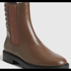 BROWN Chelsea boots size 8